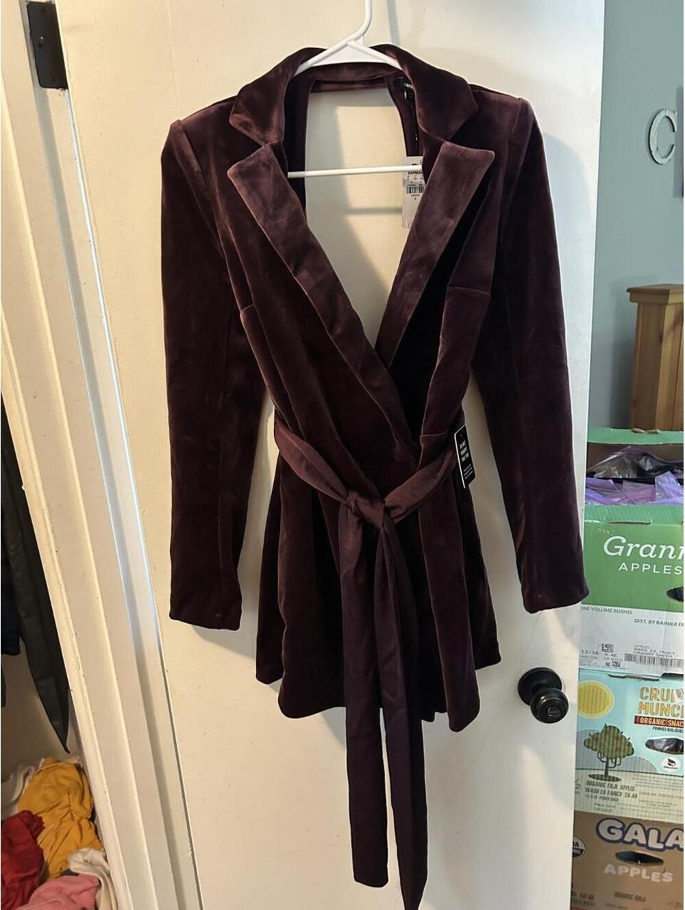NWT Express burgundy velvet blazer with button and tie waist size 4